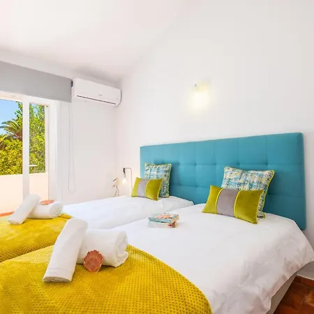 Paradisius - Moradia Moderna Com Piscina Aquecivel E Bbq - Villa Albufeira