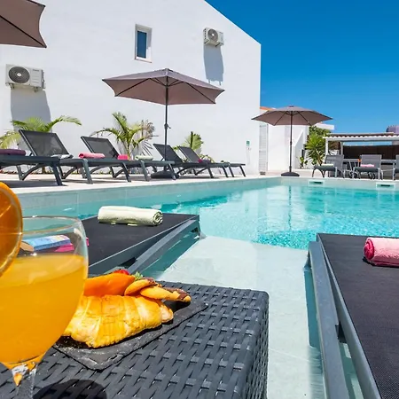 Paradisius - Moradia Moderna Com Piscina Aquecivel E Bbq - Albufeira